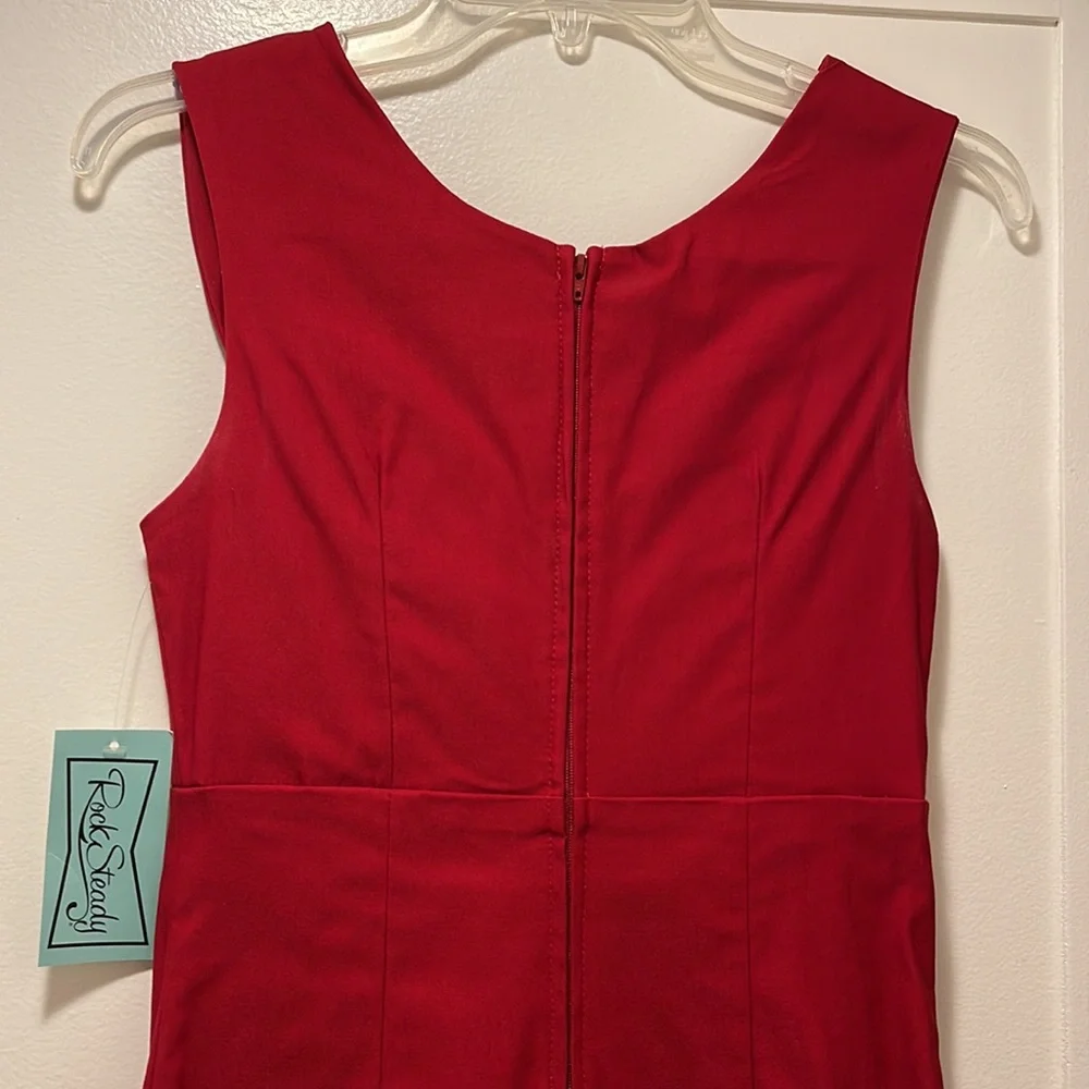 Red Dress - Picture 5 of 8